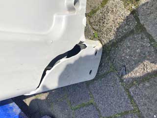 Beschadigde poot VÓÓR de reparatie